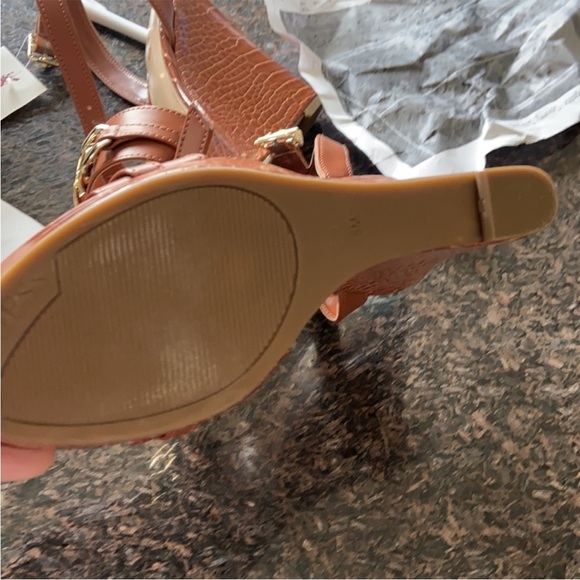 New guess crcc embossed wedge sandals NWT 8 - Picture 6 of 7